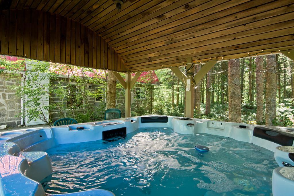 Camping Chalets Spas Pignons Rouges Saint Romain Exterior foto